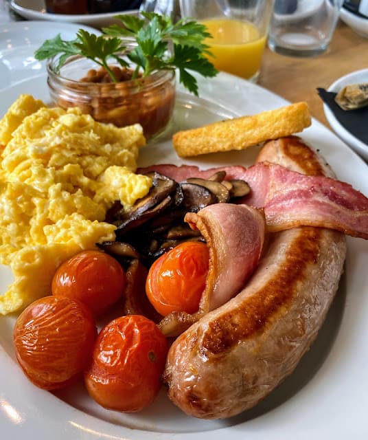 Breakfast served in Salmon’s Leap Restaurant
