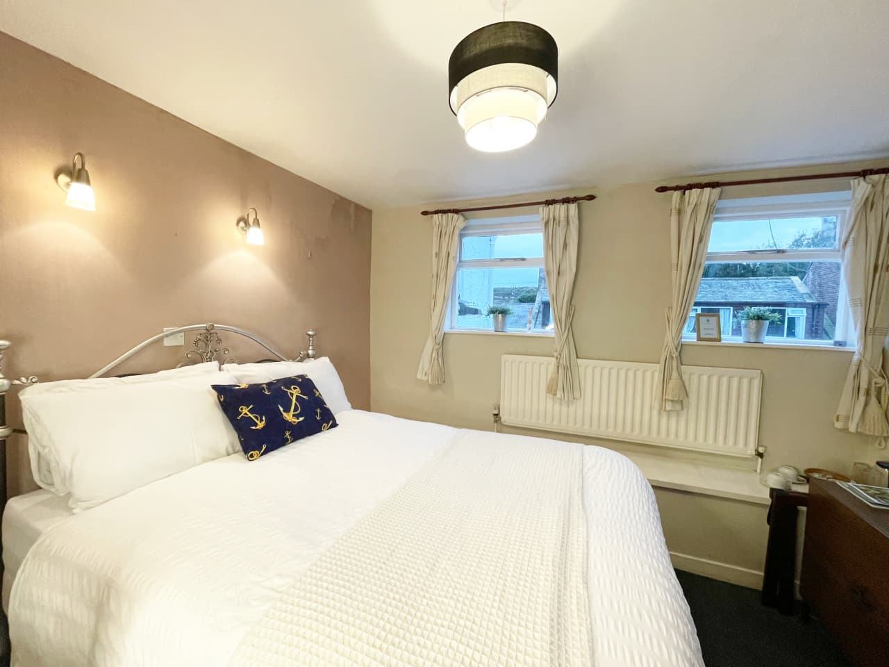 Double ensuite room with modern bed and window light