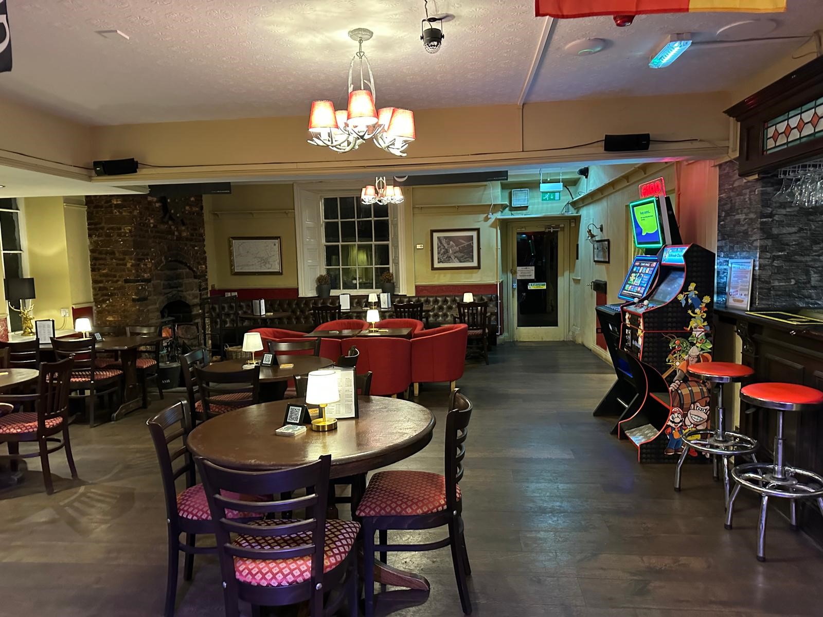 Admiral Lounge with games and evening atmosphere